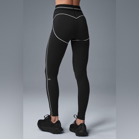 ALO Yoga Airbrush High-Waist Heart Throb Legging black...